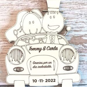 Recuerdo de matrimonio auto imantado personalizado 10 x 7cm