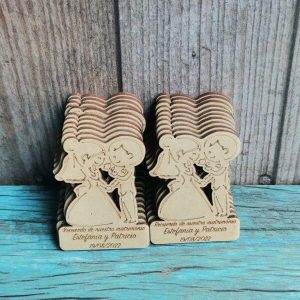 Recuerdo de matrimonio novios imantados personalizado 7cm