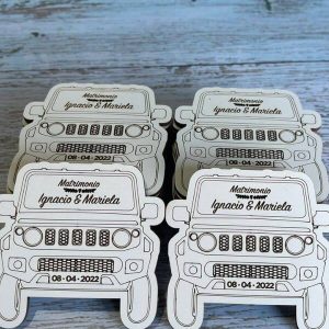 Recuerdos de Matrimonio Jeep Imantados Personalizados – 7 x 8cm