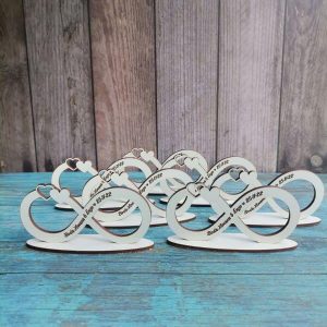 Recuerdo de matrimonio infinito con base personalizado 10 x 5cm