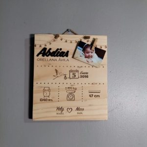 Cuadro de madera personalizado con imagen y datos